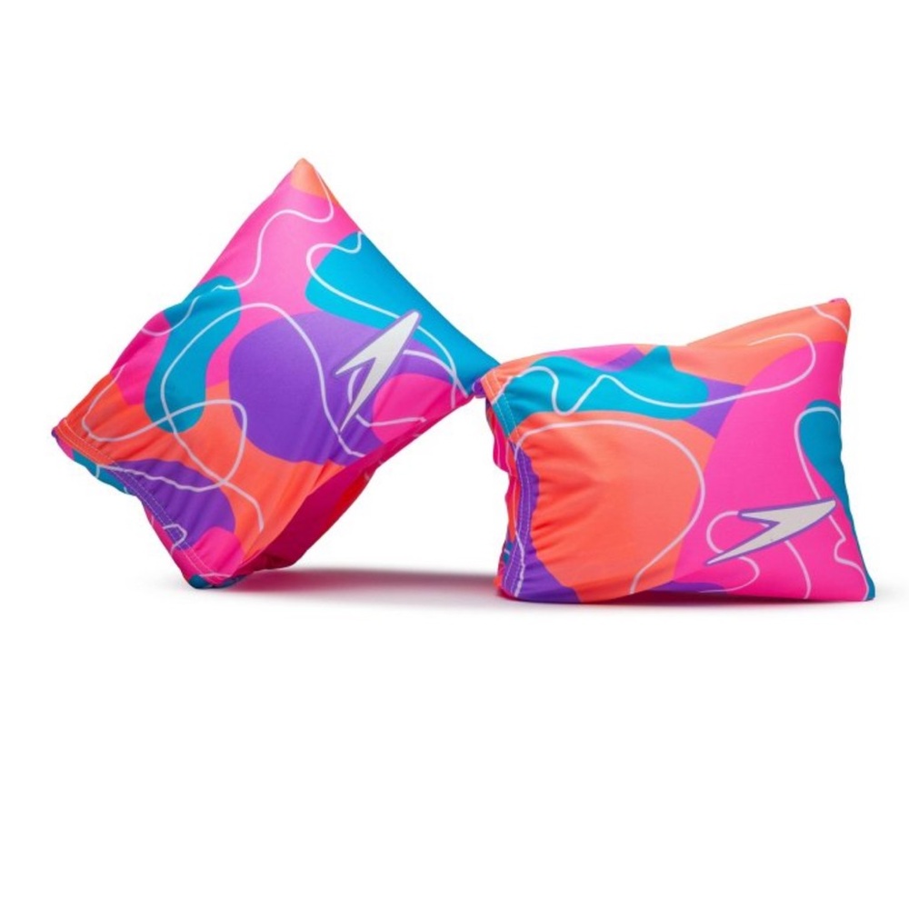 Inflatable fabric cuffs for children from the Speedo brand.